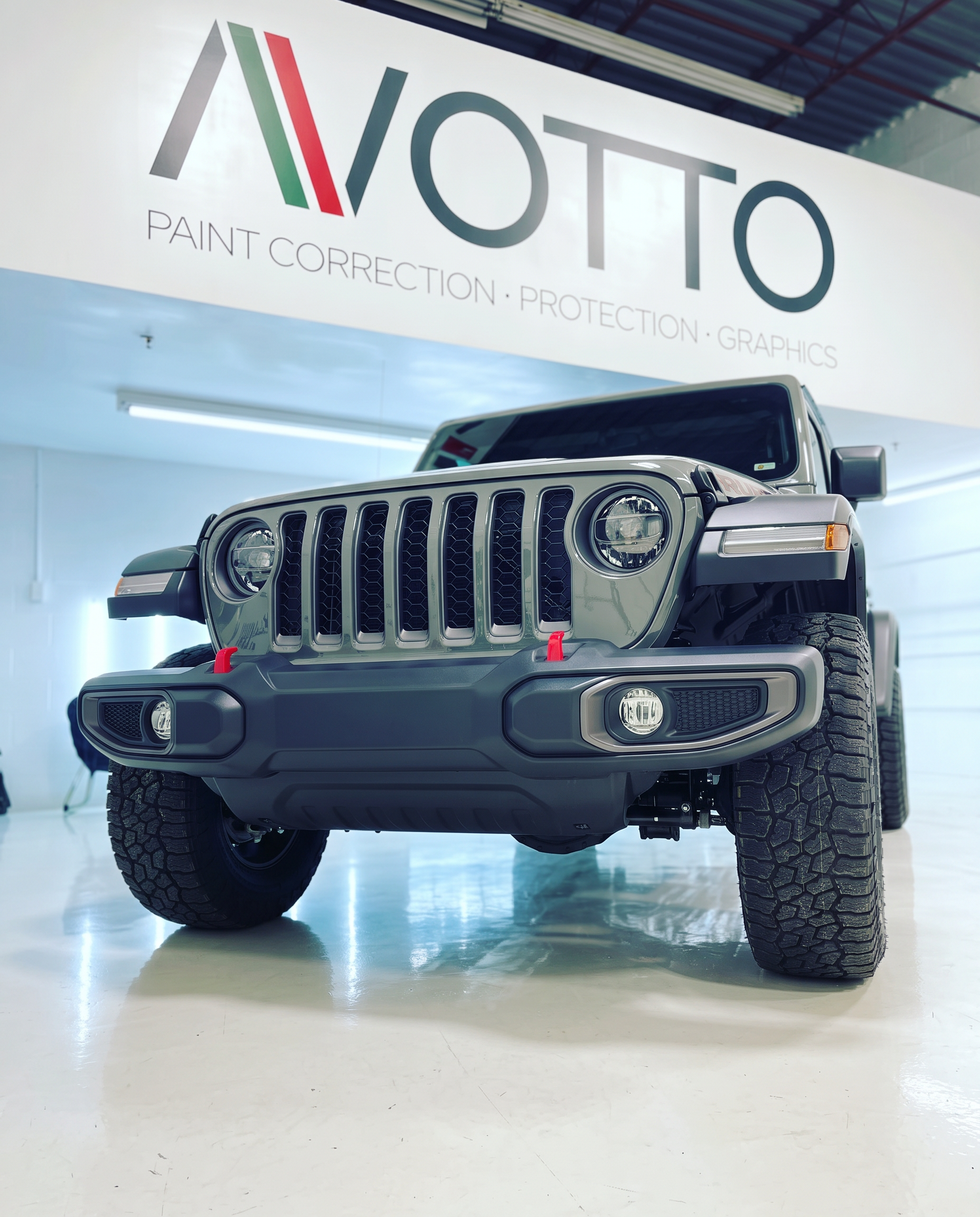 Jeep Wrangler Rubicon after ceramic coating, deep black contrast in the paint after multi-stage correction